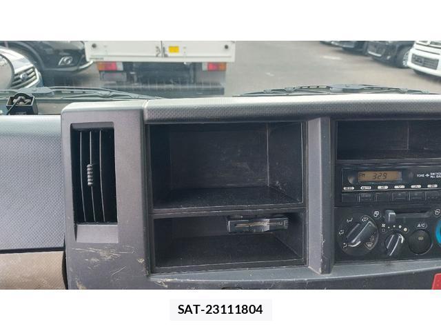 Isuzu ELF TRUCK 2013-07 8220439-16