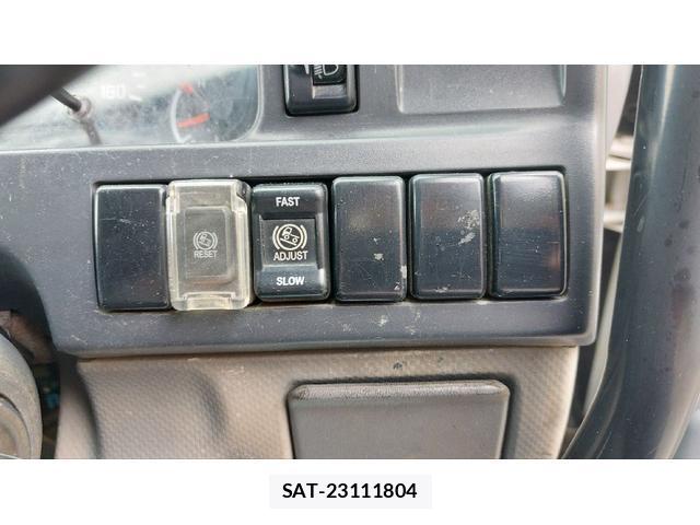 Isuzu ELF TRUCK 2013-07 8220439-17