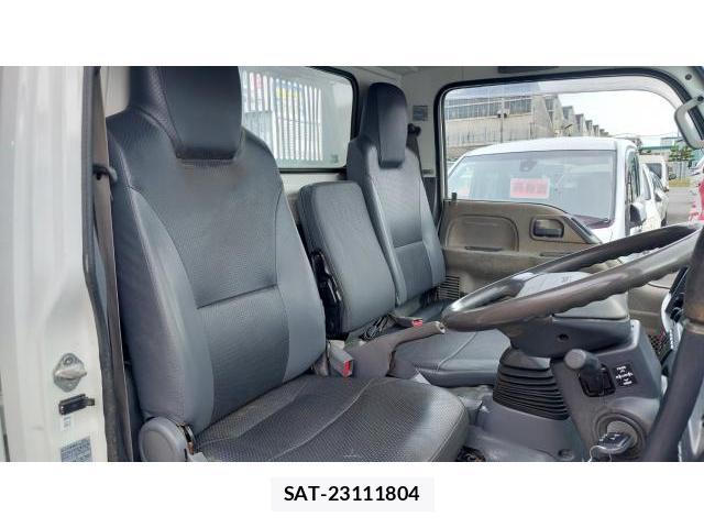 Isuzu ELF TRUCK 2013-07 8220439-6