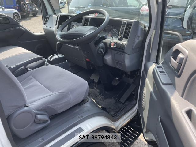 Isuzu ELF TRUCK 2016-03 8221000-5