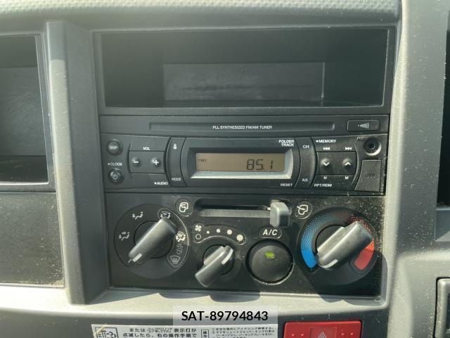Isuzu ELF TRUCK 2016-03 8221000-9