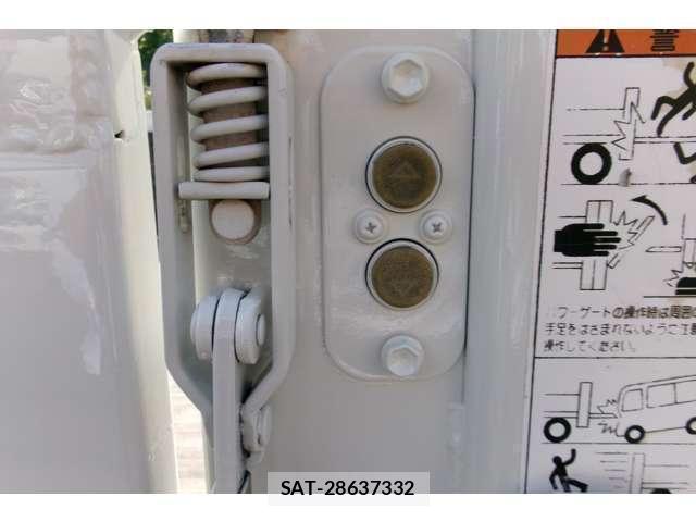 Isuzu ELF TRUCK 2018-04 8224722-12