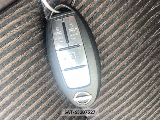 Nissan ELGRAND 2023-09 8220441-12