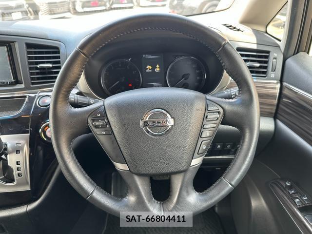 Nissan ELGRAND 2019-06 8220584-10