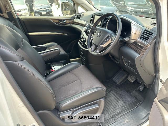Nissan ELGRAND 2019-06 8220584-11