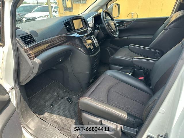 Nissan ELGRAND 2019-06 8220584-13