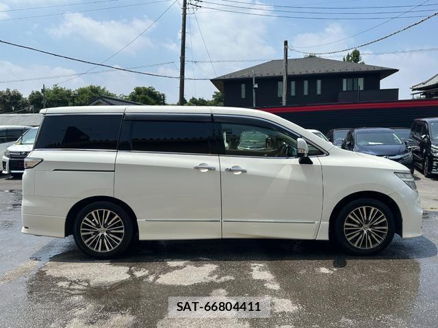 Nissan ELGRAND 2019-06 8220584-18