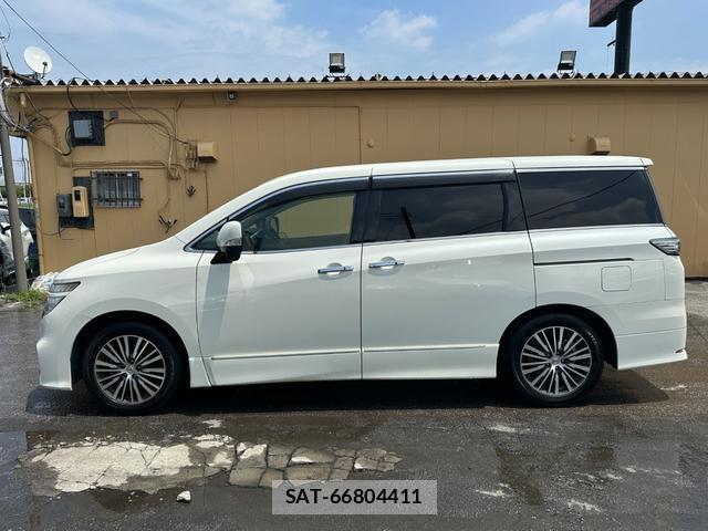 Nissan ELGRAND 2019-06 8220584-19