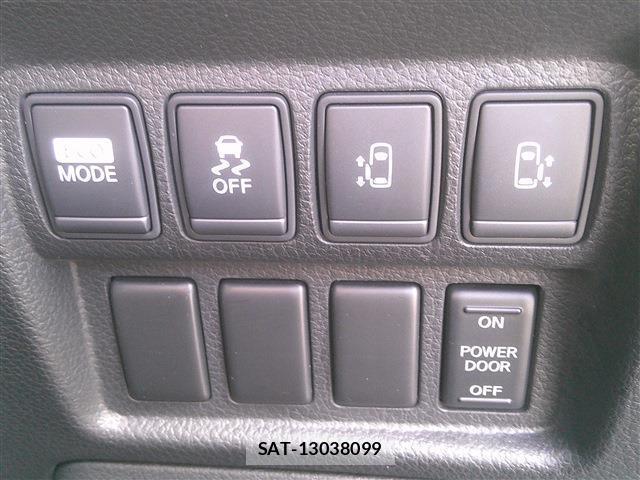 Nissan ELGRAND 2013-10 8220713-13