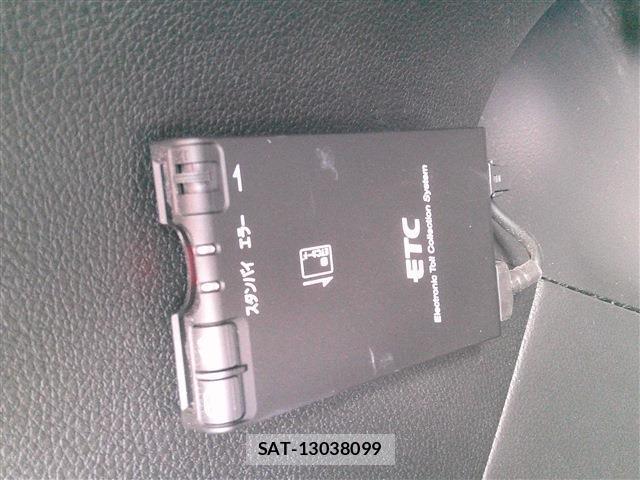Nissan ELGRAND 2013-10 8220713-15