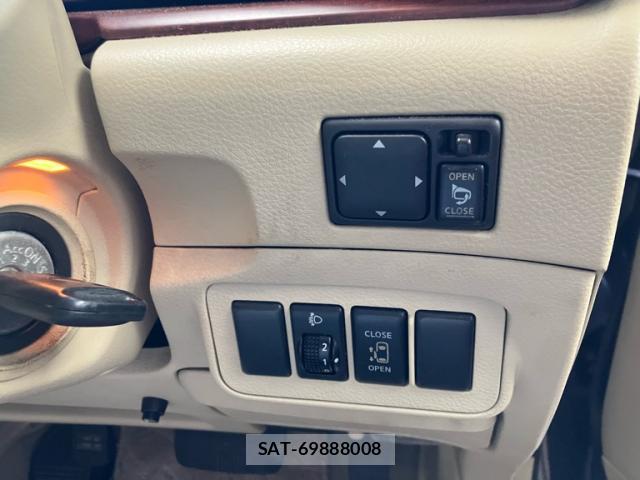 Nissan ELGRAND 2005-02 8221689-7