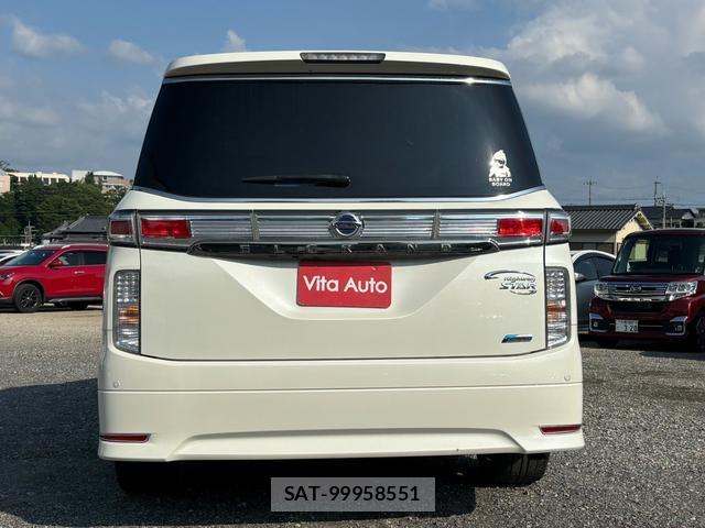 Nissan ELGRAND 2013-06 8221878-10