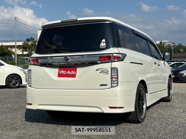 Nissan ELGRAND 2013-06 8221878-12