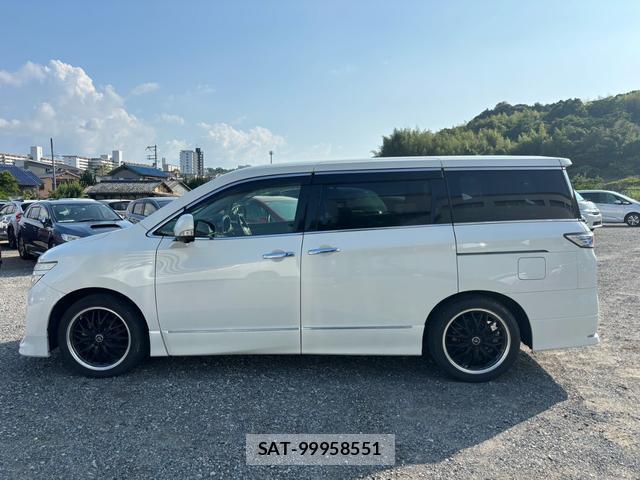 Nissan ELGRAND 2013-06 8221878-14
