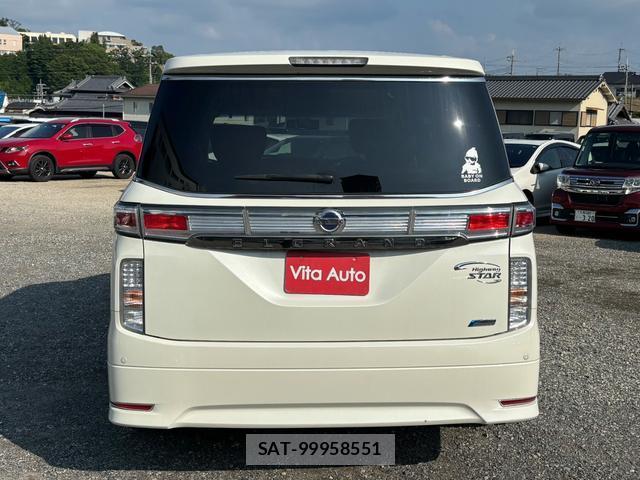 Nissan ELGRAND 2013-06 8221878-17