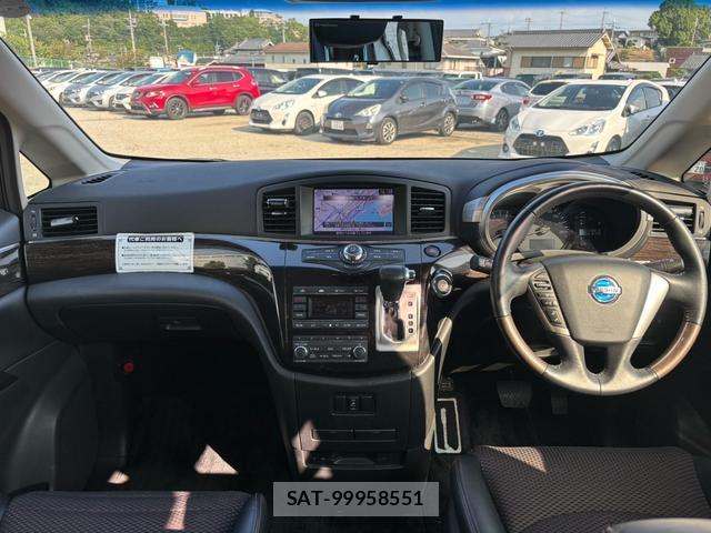 Nissan ELGRAND 2013-06 8221878-18