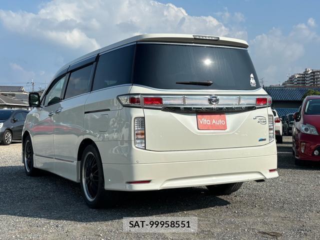 Nissan ELGRAND 2013-06 8221878-19