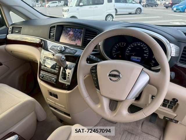 Nissan ELGRAND 2013-06 8222684-11