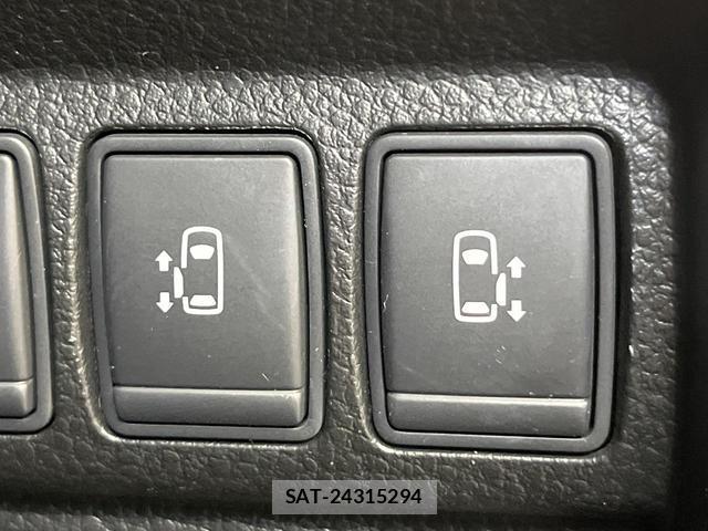 Nissan ELGRAND 2013-11 8223955-5