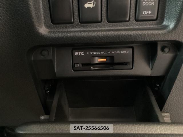 Nissan ELGRAND 2010-11 8224528-9