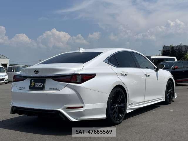 Lexus ES 2019-03 8217169-1