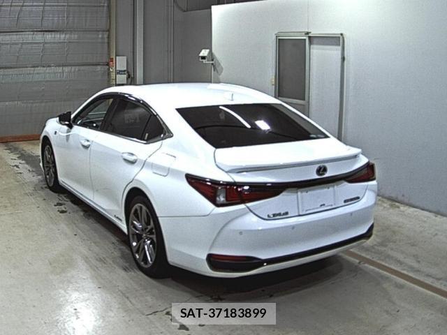 Lexus ES 2021-04 8219043-1
