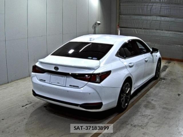 Lexus ES 2021-04 8219043-3