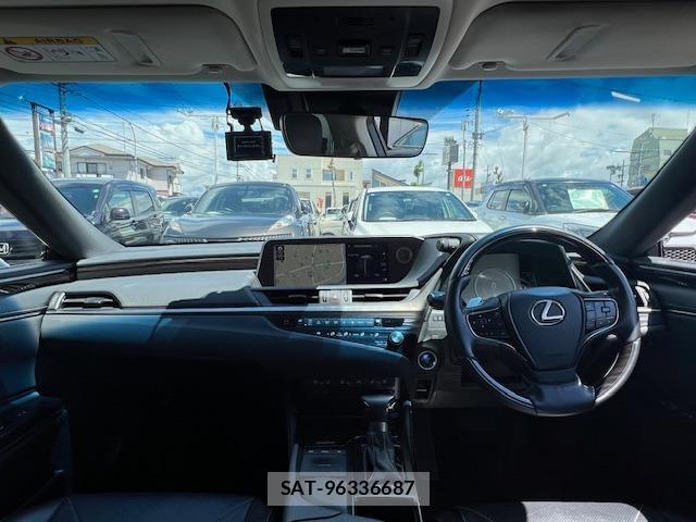 Lexus ES 2021-05 8221324-1