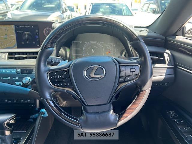 Lexus ES 2021-05 8221324-11