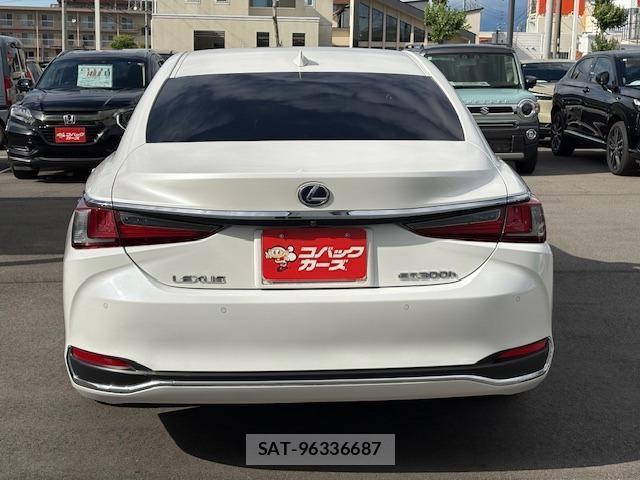 Lexus ES 2021-05 8221324-6