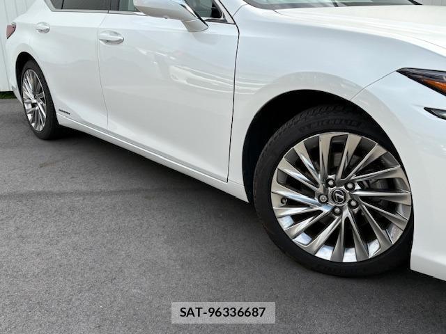 Lexus ES 2021-05 8221324-9