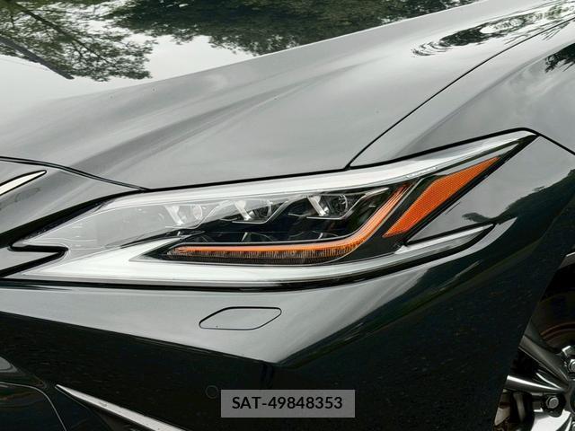 Lexus ES 2019-09 8223792-16
