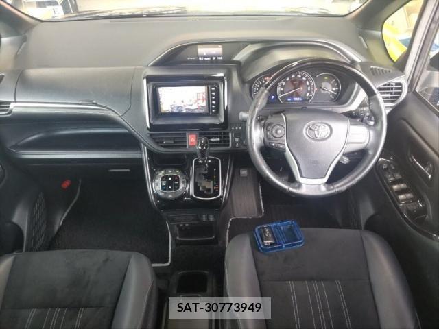 Toyota ESQUIRE 2019-07 8216411-2