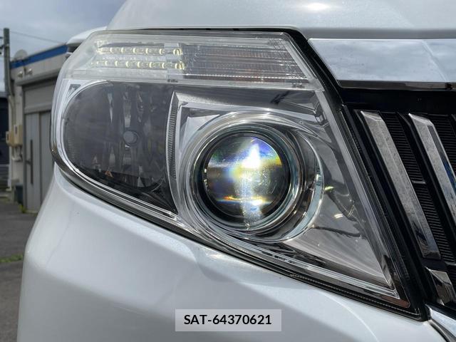 Toyota ESQUIRE 2015-06 8216878-12