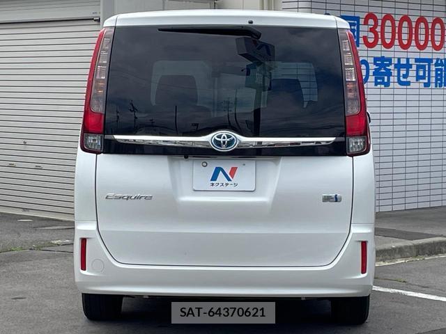 Toyota ESQUIRE 2015-06 8216878-15