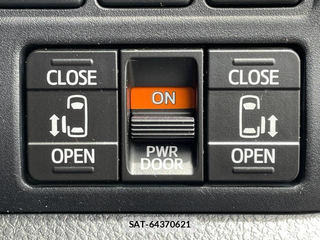 Toyota ESQUIRE 2015-06 8216878-2