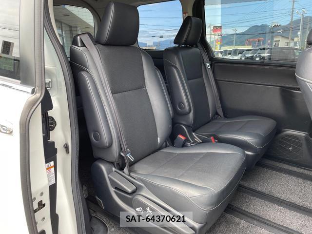 Toyota ESQUIRE 2015-06 8216878-8