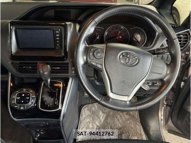 Toyota ESQUIRE 2017-10 8218004-2