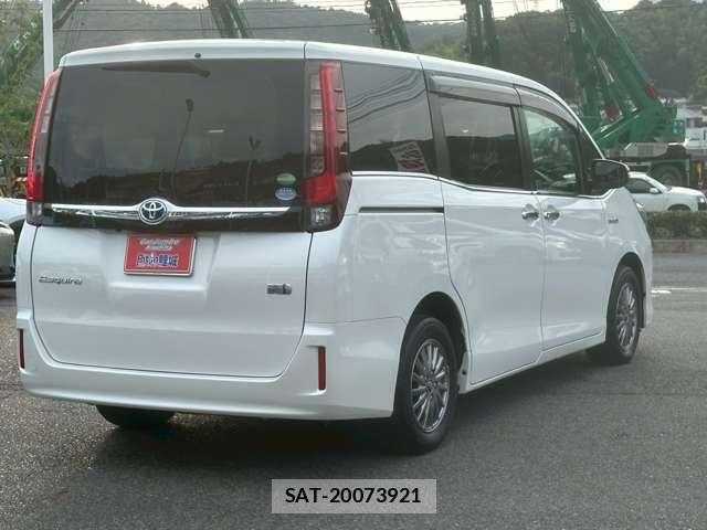 Toyota ESQUIRE 2016-03 8218170-1