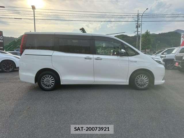Toyota ESQUIRE 2016-03 8218170-3