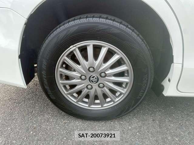 Toyota ESQUIRE 2016-03 8218170-8