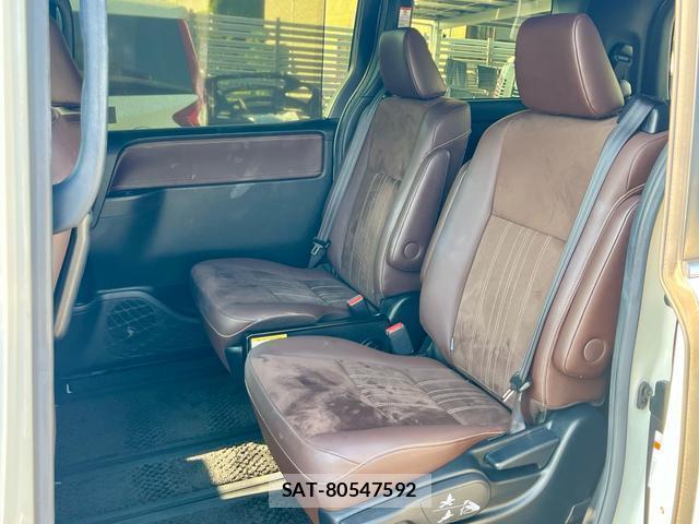 Toyota ESQUIRE 2018-03 8219215-16
