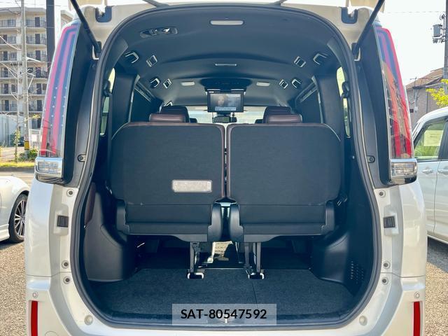 Toyota ESQUIRE 2018-03 8219215-17