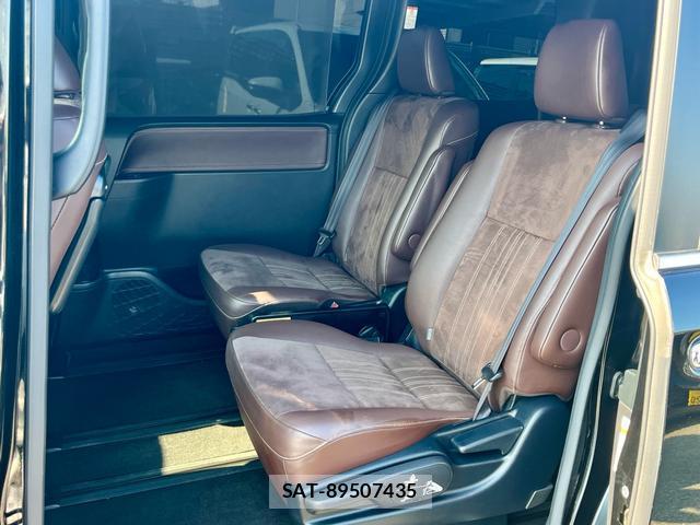 Toyota ESQUIRE 2019-03 8219216-17