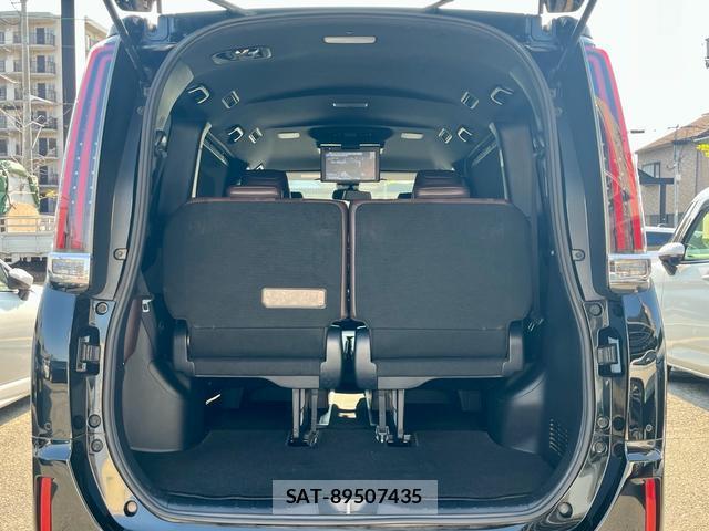 Toyota ESQUIRE 2019-03 8219216-18