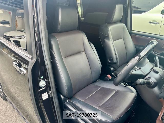 Toyota ESQUIRE 2017-09 8219218-11