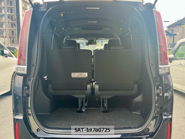 Toyota ESQUIRE 2017-09 8219218-17