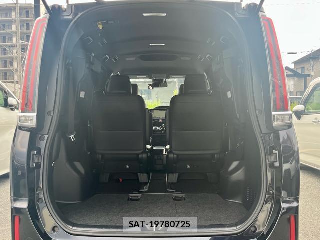 Toyota ESQUIRE 2017-09 8219218-18
