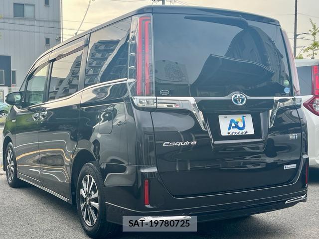 Toyota ESQUIRE 2017-09 8219218-4