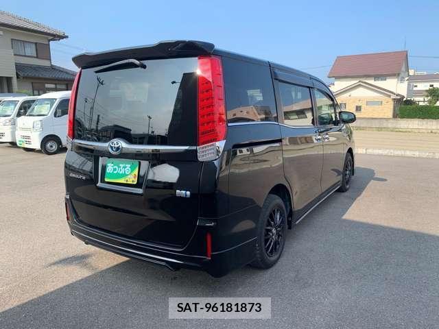 Toyota ESQUIRE 2017-02 8220313-10